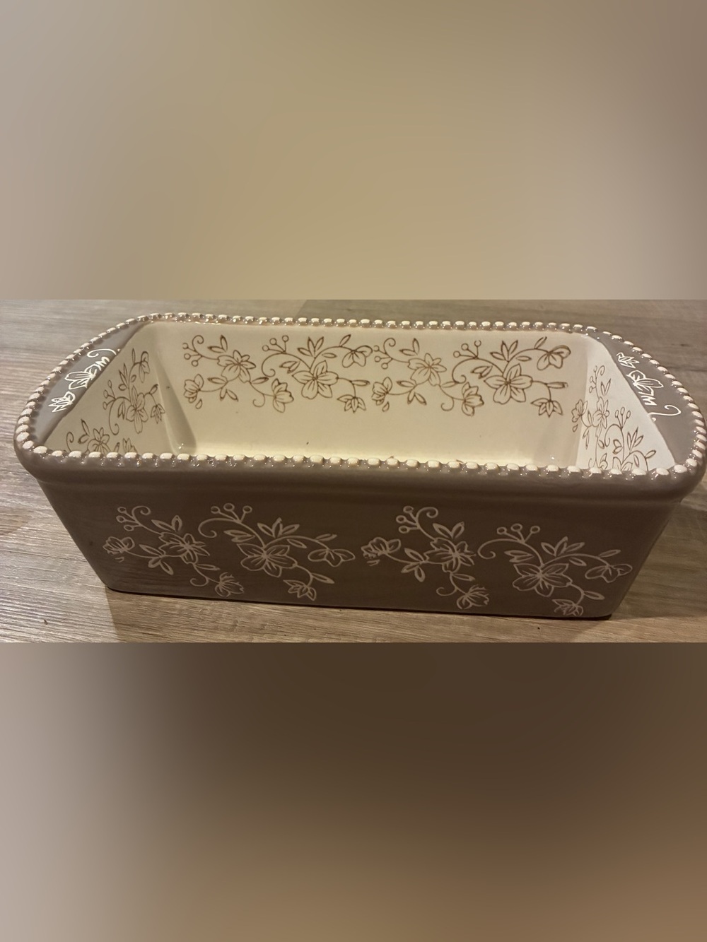 Temp-tations by Tara 10" Taupe & Cream floral lace Baking dish